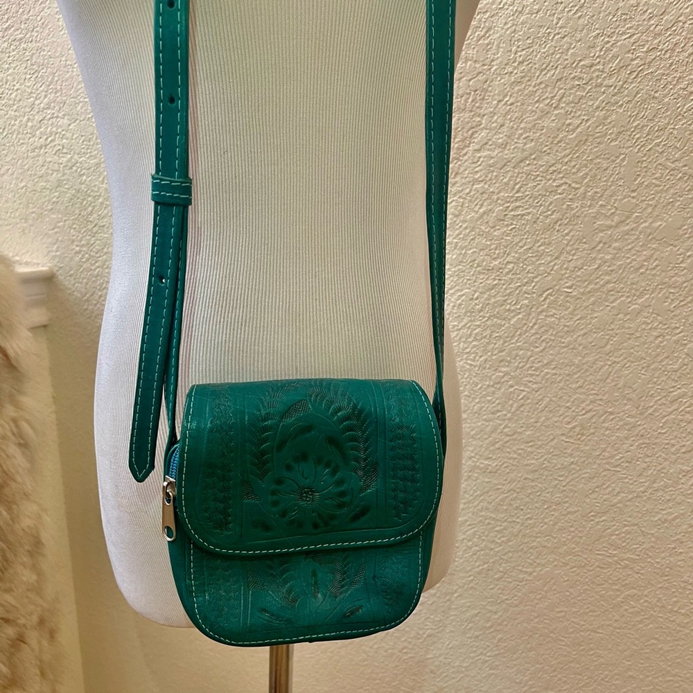 Vintage Teal Embossed Leather Crossbody Purse w/Adjustable Shoulder Strap - Picture 3 of 9
